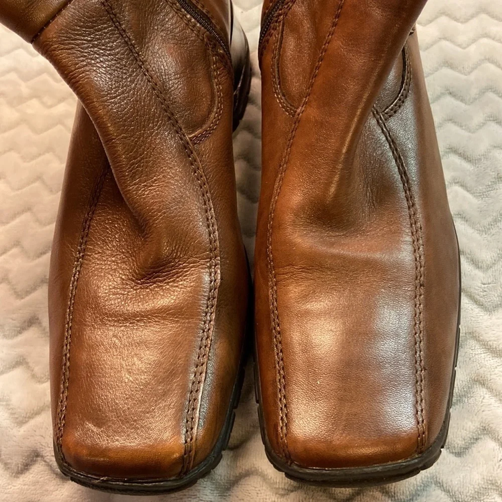 Clarks Zippered Boot Cognac.